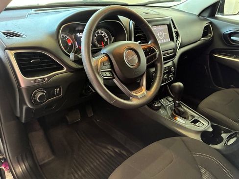 Used 2021 Jeep Cherokee Latitude AWD/4WD image 18