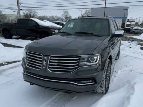 Used 2017 Lincoln Navigator Select image 5