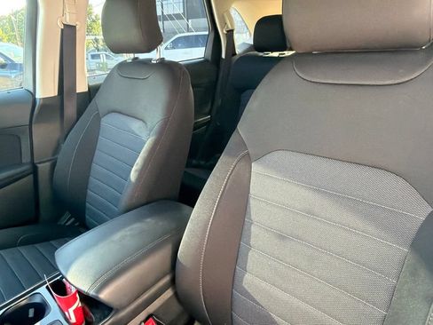 Used 2019 Ford Edge SE FWD image 9
