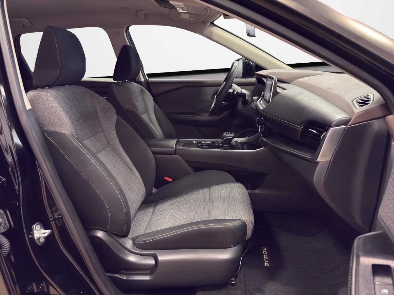 Used 2022 Nissan Rogue SV FWD image 27