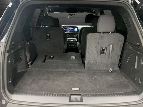 Used 2025 Chevrolet Traverse LT image 10