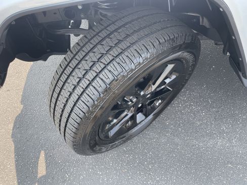 Used 2023 Jeep Wrangler Unlimited Sahara AWD/4WD image 11