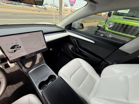 Used 2021 Tesla Model 3 Performance image 22