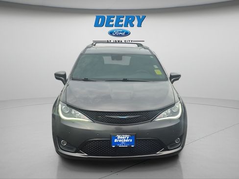 Used 2020 Chrysler Pacifica Limited w/ Advanced Safetytec Group FWD image 9