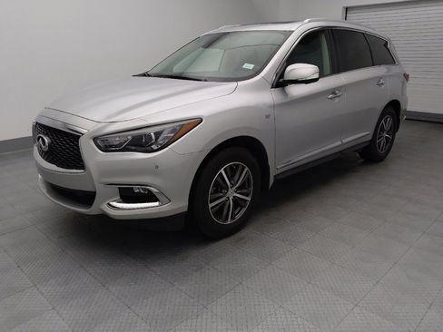 Used 2019 INFINITI QX60 Luxe w/ Essential Package FWD image 2
