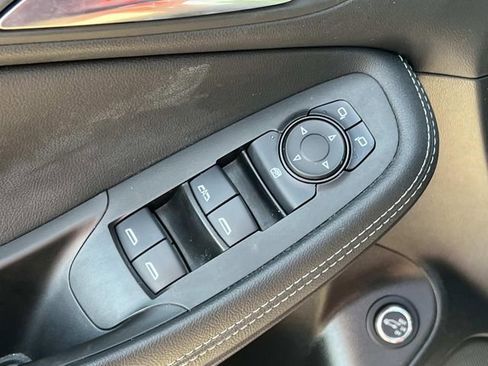 Used 2022 Buick Encore GX Select w/ Sport Touring Package FWD image 16