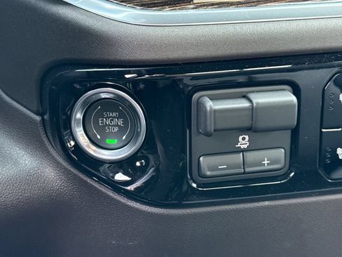 New 2026 GMC Sierra 1500 SLE w/ Preferred Package AWD/4WD image 19
