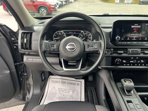 Used 2024 Nissan Pathfinder S image 14