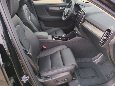 Used 2023 Volvo XC40 B5 Ultimate w/ Protection Package Premier image 14