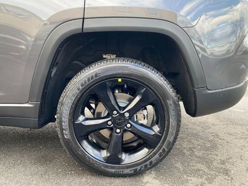 New 2025 Jeep Grand Cherokee Altitude image 16