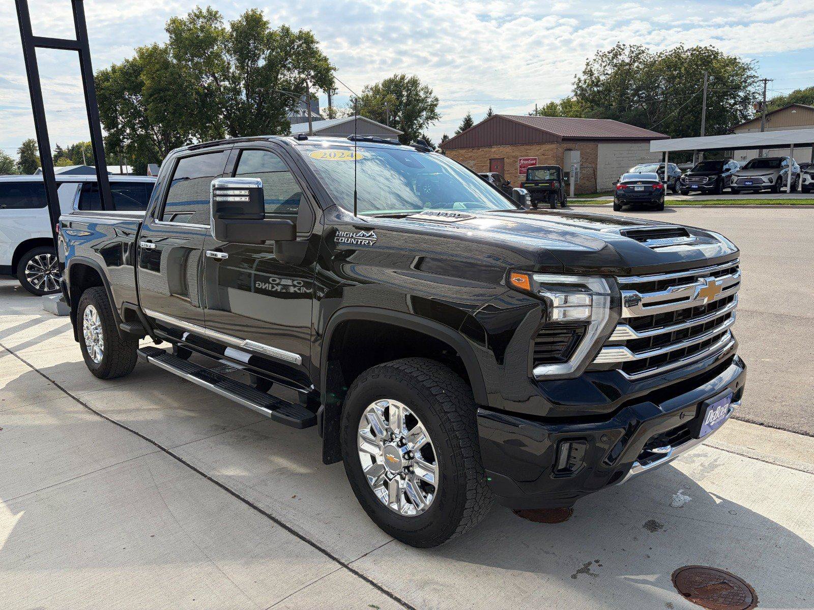 Used 2024 Chevrolet Silverado 3500 High Country w/ High Country Premium Package AWD/4WD image 6