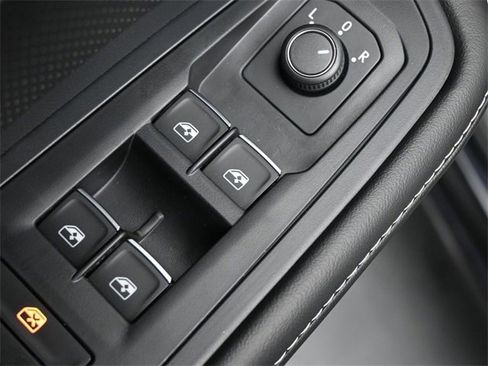 New 2026 Volkswagen Atlas Cross Sport SE image 13