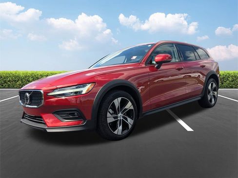 Used 2023 Volvo V60 B5 Cross Country Plus AWD/4WD image 9
