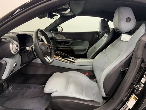 Used 2022 Mercedes-Benz SL 55 AMG 4MATIC w/ Driver Assistance Package image 10