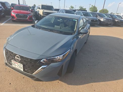 Used 2025 Nissan Sentra SV FWD image 2