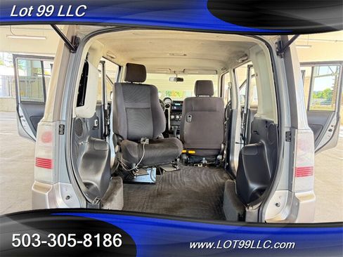 Used 2005 Scion xB FWD image 2