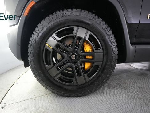 Used 2023 Rivian R1S Adventure AWD/4WD image 19