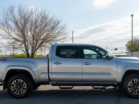 Used 2023 Toyota Tacoma TRD Sport AWD/4WD image 5