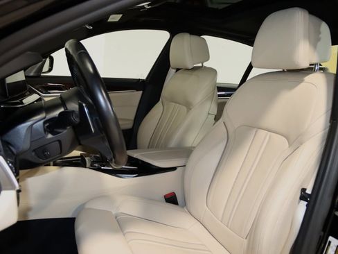 Used 2018 BMW M550i xDrive image 36