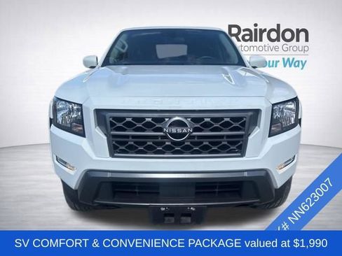 Used 2022 Nissan Frontier SV image 2