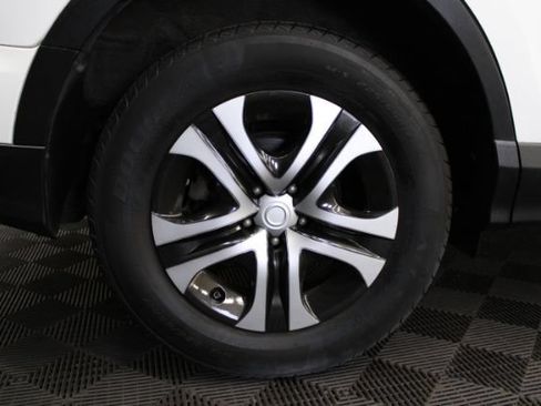 Used 2017 Toyota RAV4 LE AWD/4WD image 5