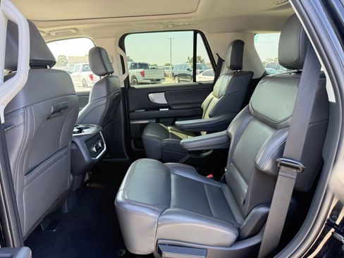Used 2025 Ford Expedition Active RWD image 6