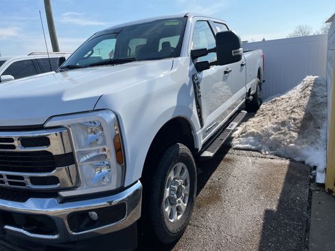 Used 2024 Ford F350 XLT image 6