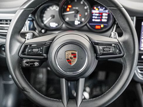 Certified 2024 Porsche Macan AWD/4WD image 17