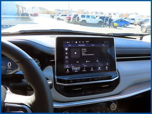 Certified 2024 Jeep Compass Limited image 15