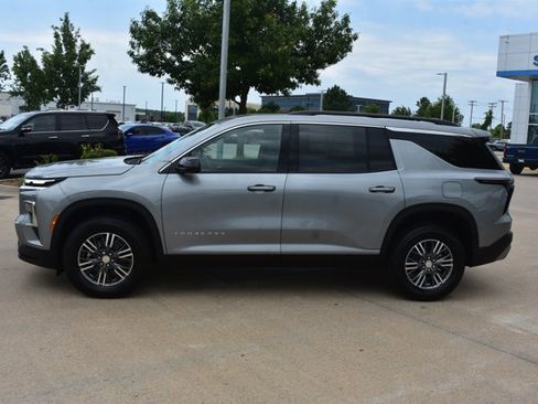 New 2026 Chevrolet Traverse LT w/ Driver Confidence Package FWD image 9