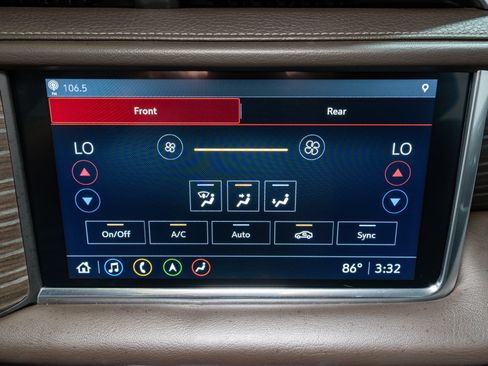 Used 2021 GMC Yukon XL Denali w/ Denali Premium Package image 23