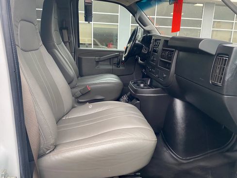Used 2018 Chevrolet Express 3500 LS RWD image 21