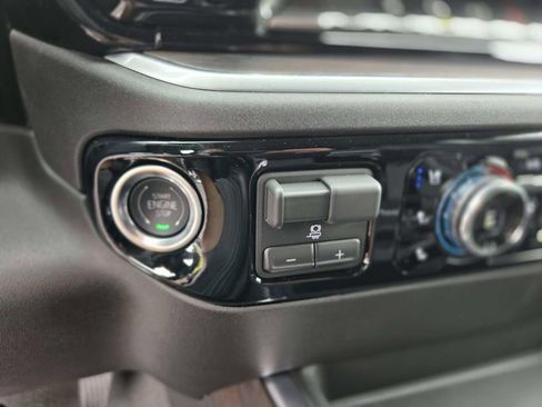 New 2026 GMC Sierra 2500 SLT w/ SLT Premium Package image 30