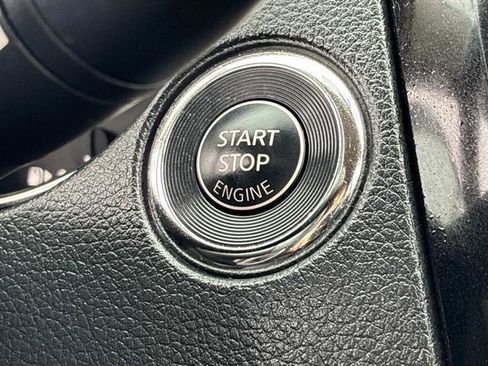 Used 2017 Nissan Rogue SV w/ SV Premium Package image 27