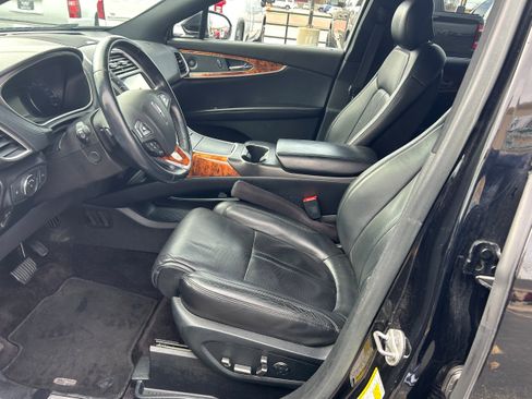 Used 2017 Lincoln MKX Reserve w/ Driver Assistance Package image 7