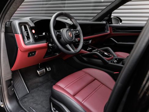 Certified 2026 Porsche Cayenne GTS AWD/4WD image 4