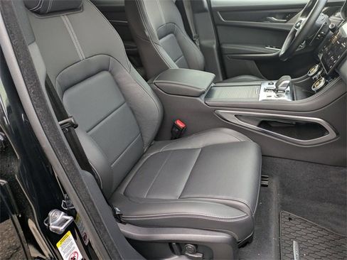 Used 2025 Jaguar F-PACE R-Dynamic S image 18