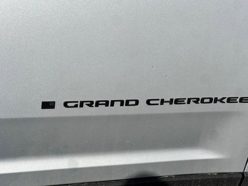 New 2025 Jeep Grand Cherokee Altitude image 7