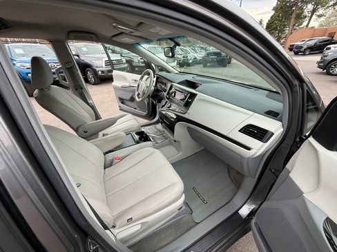 Used 2013 Toyota Sienna LE w/ Towing Pkg image 29