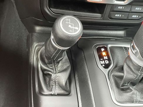 New 2025 Jeep Gladiator Sport image 21