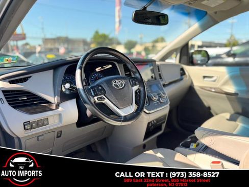 Used 2016 Toyota Sienna XLE Premium image 14