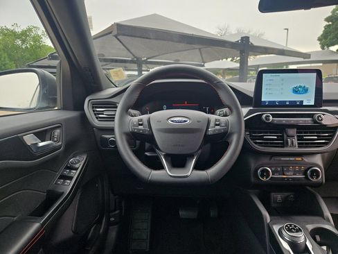 Used 2025 Ford Escape ST-Line AWD/4WD image 17