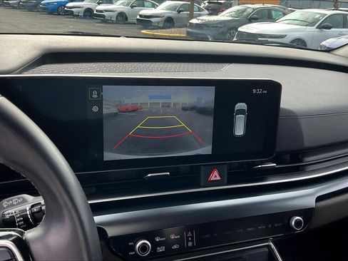 Used 2025 Kia Carnival LXS image 15