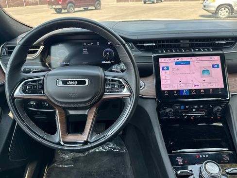 Used 2024 Jeep Grand Cherokee Summit AWD/4WD image 14