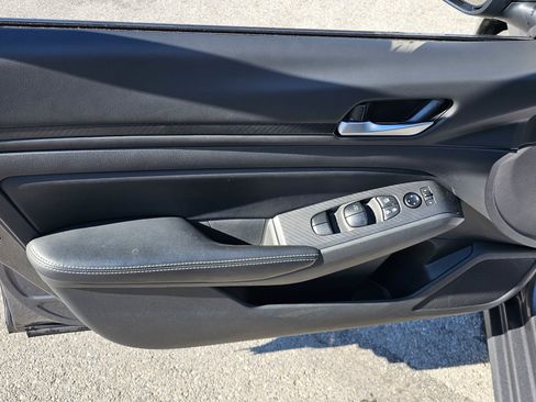 Used 2025 Nissan Altima 2.5 SV FWD image 19