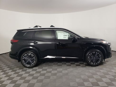 New 2026 Nissan Rogue Platinum image 3