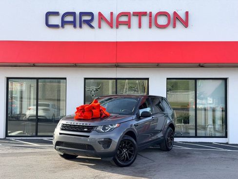 Used 2016 Land Rover Discovery Sport SE image 2