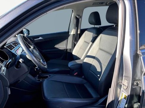 Used 2019 Volkswagen Tiguan SE w/ Panoramic Sunroof Package image 15