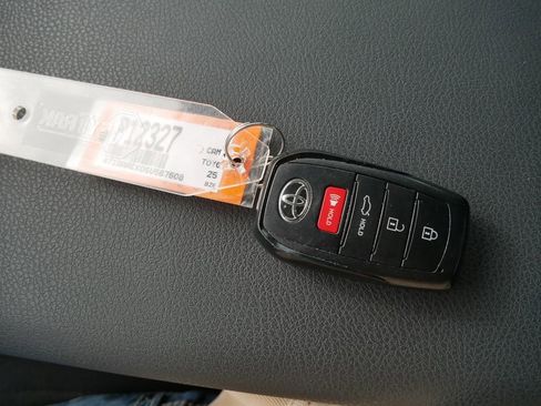 Used 2025 Toyota Camry LE image 28