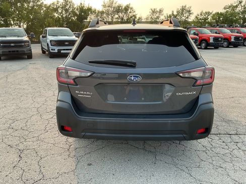 Used 2024 Subaru Outback Premium AWD/4WD image 4